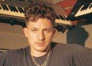 Lirik Lagu Hero – Charlie Puth