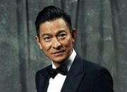 Andy Lau Bikin Khawatir Usai Jatuh Berkali-kali di Atas Panggung