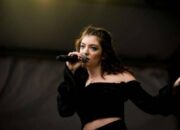 Foto Lorde dengan Mata ‘Lebam’ Jadi Sorotan