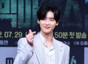 Lee Jong Suk Dapat Tawaran Bintangi Drama Romantis Bareng Shin Min Ah