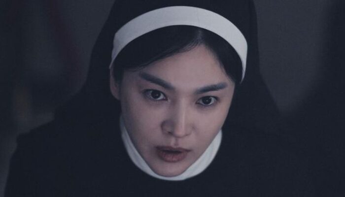 Pengakuan Song Hye Kyo Kerja Keras Belajar Merokok untuk ‘Dark Nuns’